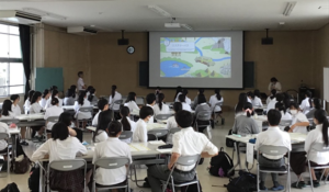 「認知症世界の歩き方　ダイアログ」を開催しました。（金沢伏見高等学校）