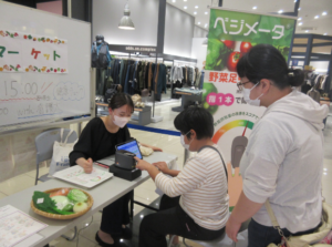 “食事で野菜とれてますか” 啓発をしました（地域課題研究ゼミ支援事業）