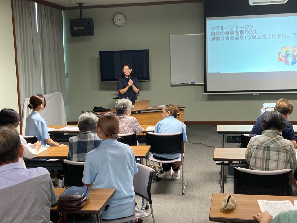地域公開講座「まだまだ間に合う！もっと増やそう！筋肉貯金！！ 〜筋肉を増やす食事のコツ〜」を開催しました。