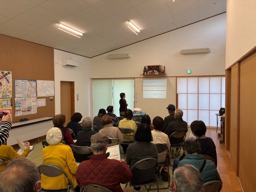 老年看護学の教員が、地域住民を対象に健康教室（講話・体操・健康測定）を実施しました