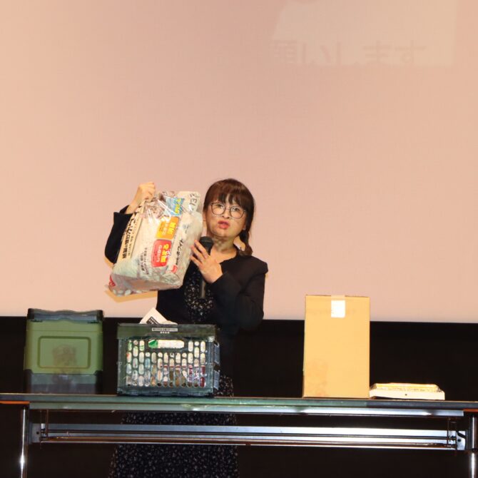 窪田講師が赤十字奉仕団員研修会を実施しました